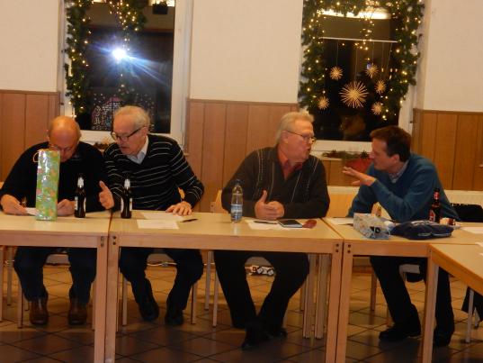 Angeregte Diskussion der Sänger